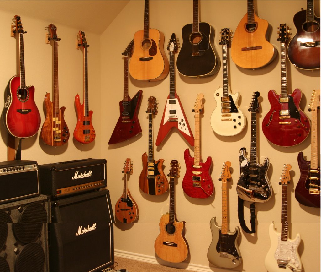Названия электрогитар. Коллекция электрогитар. Коллекционные гитары. Разные виды электрогитар. Электрогитары разных форм.