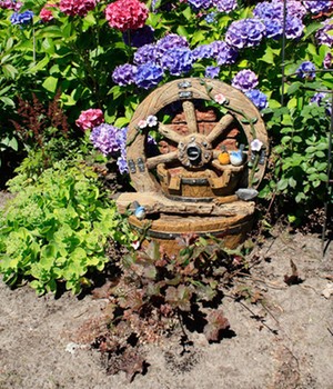 Brunnen �POSEIDON� in Holzoptik mit Deko-Rad (1 St�ck)